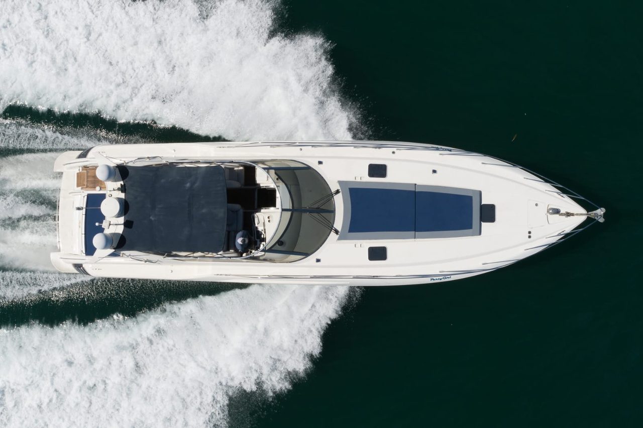Yate Luismar II de Eynus Yacht navegando en la bahía de Topolobampo